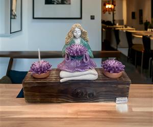 Escultura Mulher no Tronco